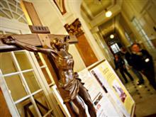 Papa Bento XVI elogia governo por manter crucifixos nas escolas italianas
