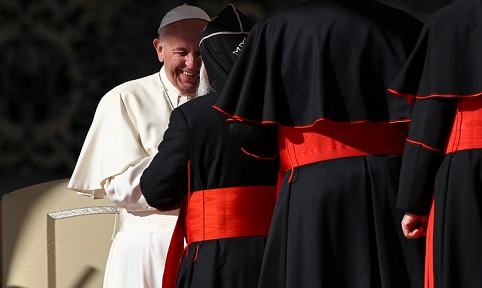 Papa Francisco e cardeais